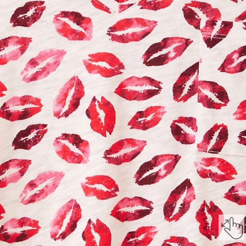 NEW torrid lips V neck top - Picture 4 of 8
